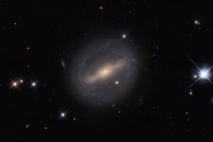 Hubble Telescope Captures Rare Ring-Shaped Galaxy