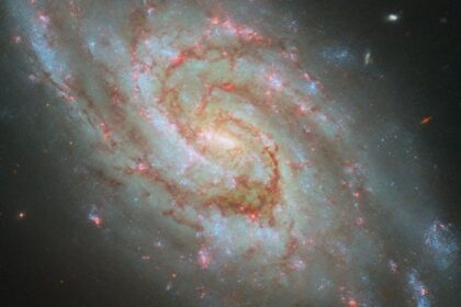 Discover the Spiral Galaxy That Looks Like a Giant Space Clock