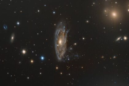 Stolen Stars, NGC 3312 Loses Stars and Gas in Stunning ESO Snapshot